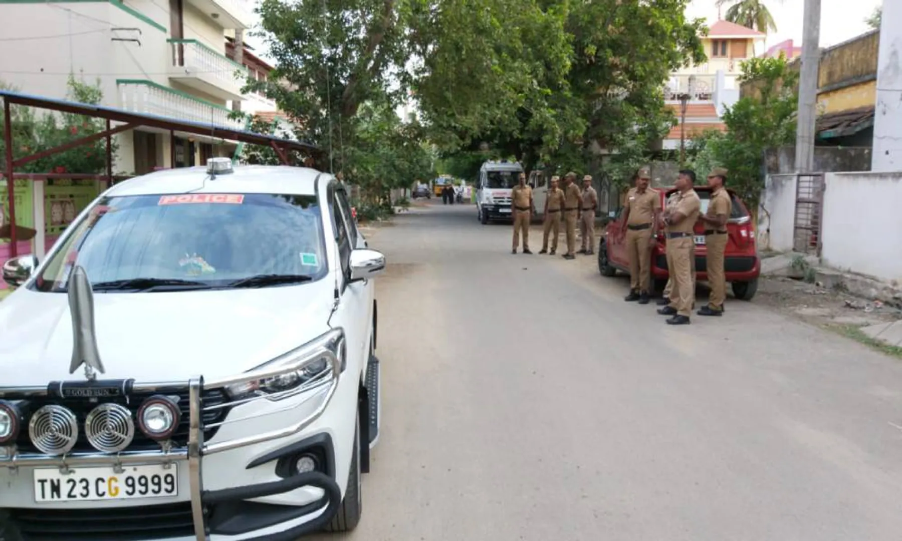  VELLORE Businessman's house robbed ... THIS ISSUE HIDDEN POLICE